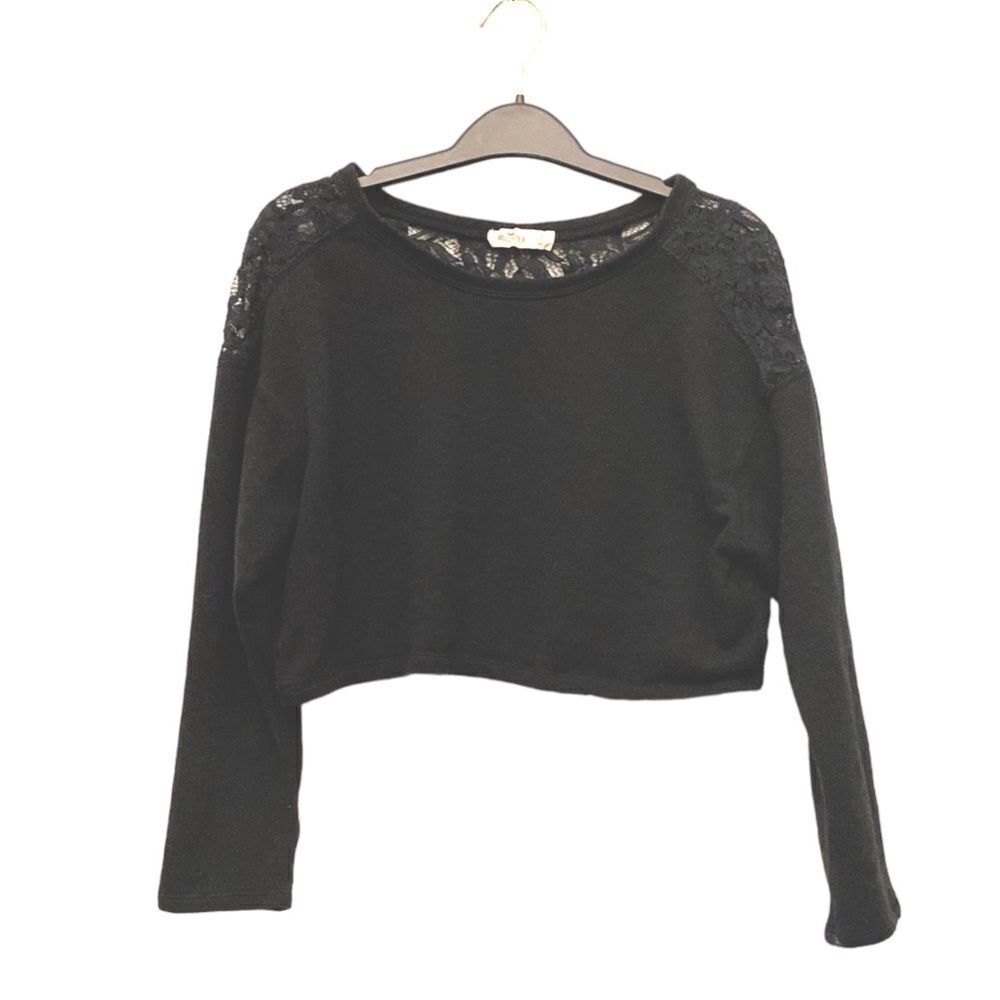 Hollister black laced cropped long sleeved shirt